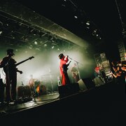 Maverick Mom、対バンツアー「-干渉-」で見せたクジラ夜の街との特別な一夜