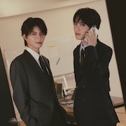 原因は自分にある。の小泉光咲と杢代和人、スーツ着こなし“理想の後輩社員”に