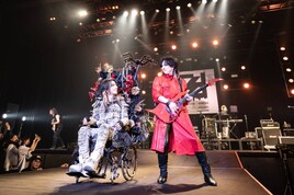 FANTASTIC◇CIRCUS全国ツアー完走、車椅子から立ち上がった石月努「今日は新しい誕生日」