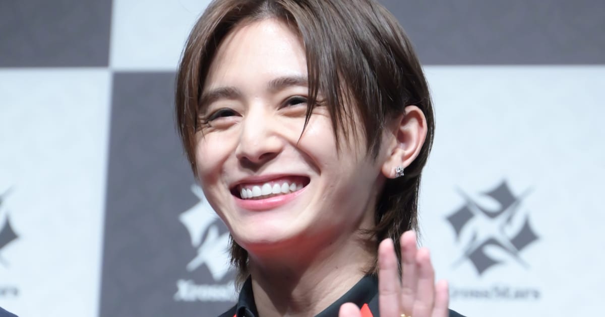 山田涼介が分身？「Xross Stars」CMでLEOと共演、“カッコよすぎ”なカード実物に感慨
