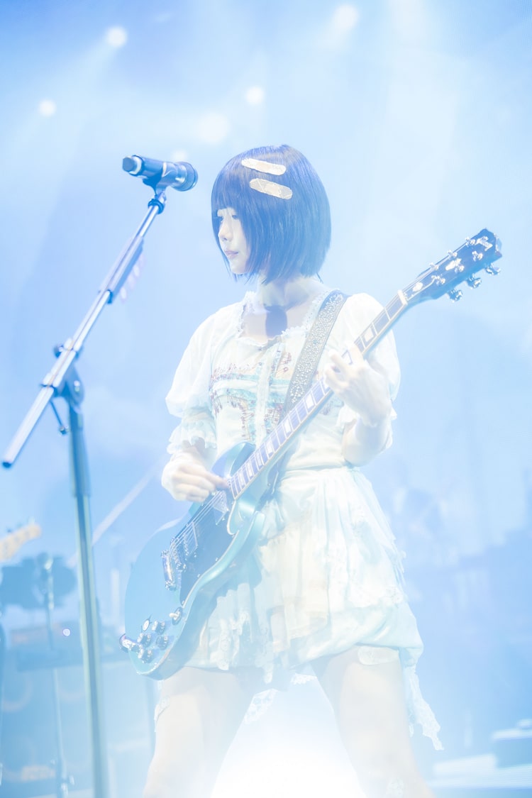 anoの韓国ワンマンライブの様子。（撮影：横山マサト）