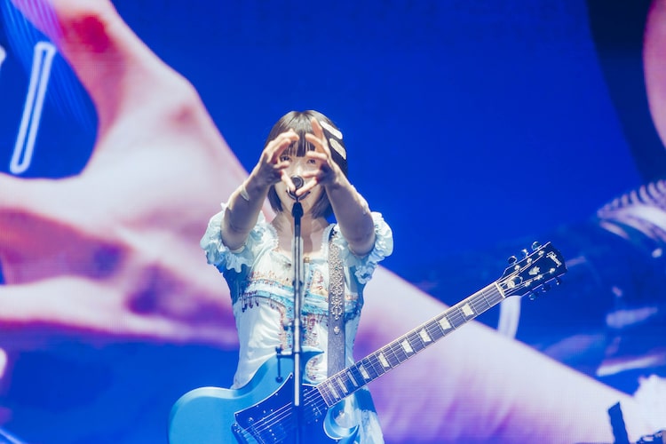 anoの韓国ワンマンライブの様子。（撮影：横山マサト）