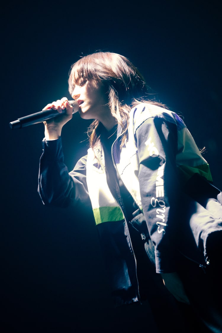 iriがぴあアリーナで夢叶える、新曲「Period」やRADWIMPSカバーも披露した10周年公演