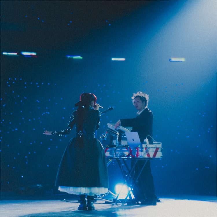 YOASOBIが初ドーム公演のライブ音源を配信、直木賞作家コラボで生まれた楽曲のライブ映像も公開