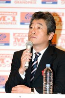 この日の会見に出席した株式会社よしもとクリエイティブ・エージェンシー取締役の坂内光夫氏は「多くの人から愛される存在になったM-1は著名人、文化人の中にもファンが多い。中でも漫画家の森田まさのりさんはM-1は常に1回戦から決勝まで全部見るマニアで、自ら『べしゃり暮らし』というお笑い芸人のマンガも描いている。今回のポスターはそんな森田さんに我々からラブコールを送って実現した」と語った。