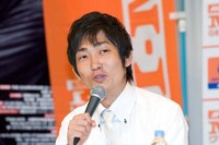 さえない表情でM-1優勝後の不安やプレッシャーを語るNON STYLE石田。