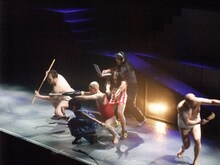 My Little Loverのデビュー曲「Man & Woman」に合わせて演舞するキュートン。ちなみにキュートンは8月11日に広島・よしもと紙屋町劇場にて公演を予定している。