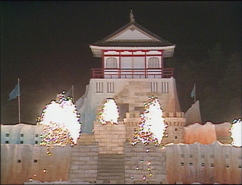 オーバー30感涙のたけし城の姿。たけし城はバブル景気とともに絶頂を迎えた。(c)TBS