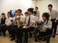 大御所と同期の一大会見とあって、ガヤの本領を発揮。