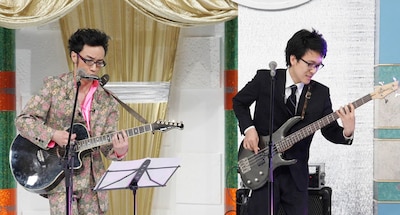 角田晃広（東京03）+大竹マネージャーによる「若者たちへ」は、その名のとおり現代の若者たちへ送る社会派メッセージソング。