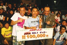 昨年の大会にはマスコミも多く訪れ、ほぼ無名だったBコースハブは翌日のみニュース番組でその名を知らしめた。 (ｃ)よしもとクリエイティブ・エージェンシー