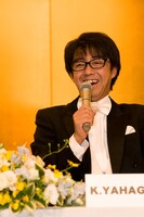 グラミー賞ごしの紅白出場を狙う矢作。紅白に出る際には、歌詞をNHK仕様に変更することも検討している。