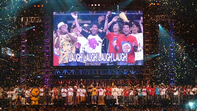 コンベンションホールならではのダイナミックな演出が堪能できるのもLIVE STANDの醍醐味。