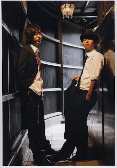 「不機嫌」をテーマに撮影。普段から不機嫌顔に見られるという井本と、基本が根暗の藤原にはやりやすい撮影だったようで終始「ご機嫌」だった。 (c)角川マーケティング