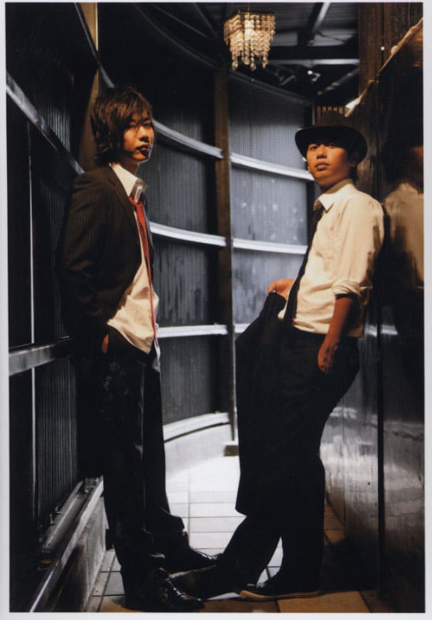 「不機嫌」をテーマに撮影。普段から不機嫌顔に見られるという井本と、基本が根暗の藤原にはやりやすい撮影だったようで終始「ご機嫌」だった。 (c)角川マーケティング