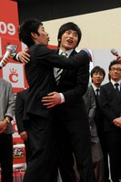 決勝進出が決まった瞬間、青春コントのオチでおなじみの「池田ー！」「村上ー！」をリアルでやったというしずる。