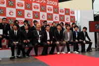 会見開始直後は各組とも緊張した面持ち。