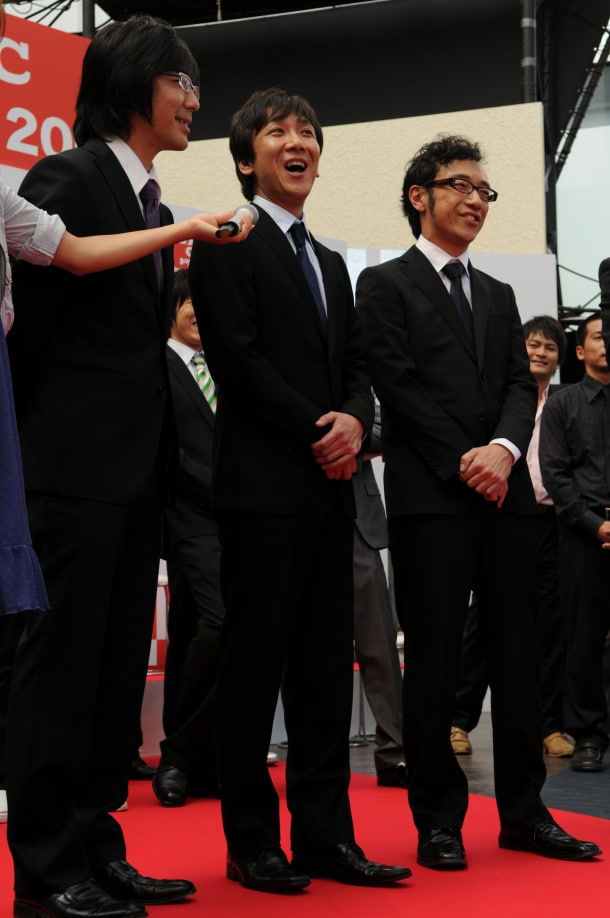 決勝進出時の記者会見では、控えめな発言に終始していた彼らがコント師として最高の栄誉を手にした。