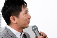 「いままでタイタンライブのチケットが買えなかった人も、ぜひこの機会にどうぞ！」と田中。