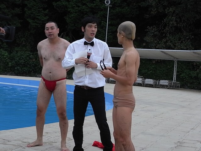 この対決は、ノーピープルマッチで3時間以上行われた。