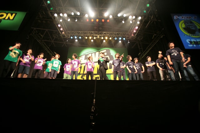 7月に行われたLIVE STAND 09では「ラ・ゴリスターズVSシュール5」が開催された。結果はカリカ率いるユニット「シュール5」の勝利。 (c)よしもとクリエィテブ・エージェンシー