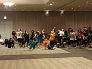 自分を女だと思う男芸人も参加可能な「女芸人セクシーポーズだるまさんが転んだ」。