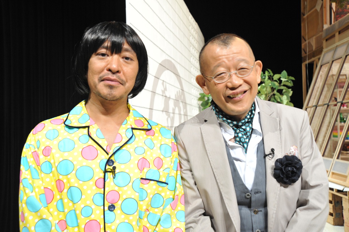 普段、ほとんどゲスト出演しない松本は、緊張しながらスタジオ入り。(c) TBS