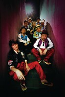 ジャックナイフを彷彿とさせるジュニア。この写真だけ見る限り、歌が苦手であるようには見えない。