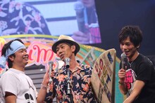 LIVE STAND人気企画の「歌ウマ選手権」。トータルテンボス大村は昨年の優勝者。