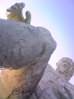 茨城県水戸市「大串貝塚ふれあい公園」にあるダイダラボウ像。人々を助ける巨人という伝説が残されている。（撮影：佐久間一行）