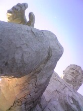 茨城県水戸市「大串貝塚ふれあい公園」にあるダイダラボウ像。人々を助ける巨人という伝説が残されている。（撮影：佐久間一行）