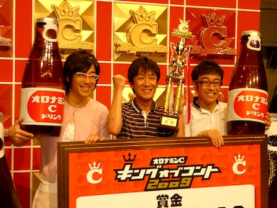 「キングオブコント2009」で優勝した東京03の、優勝直前の貴重なネタを見ることができる。