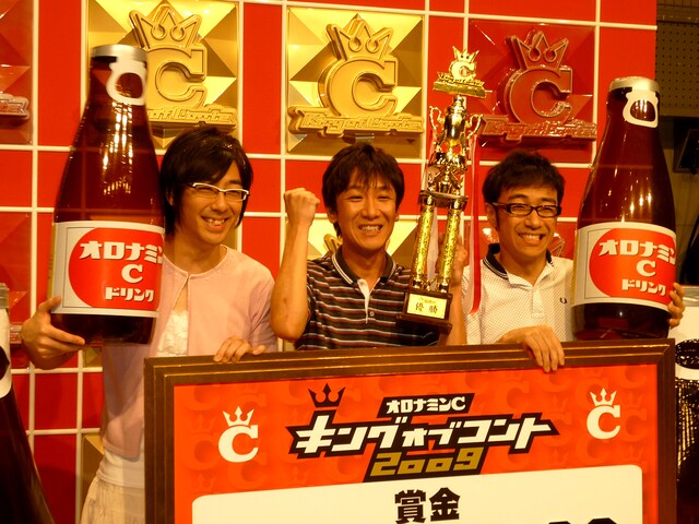 「キングオブコント2009」で優勝した東京03の、優勝直前の貴重なネタを見ることができる。
