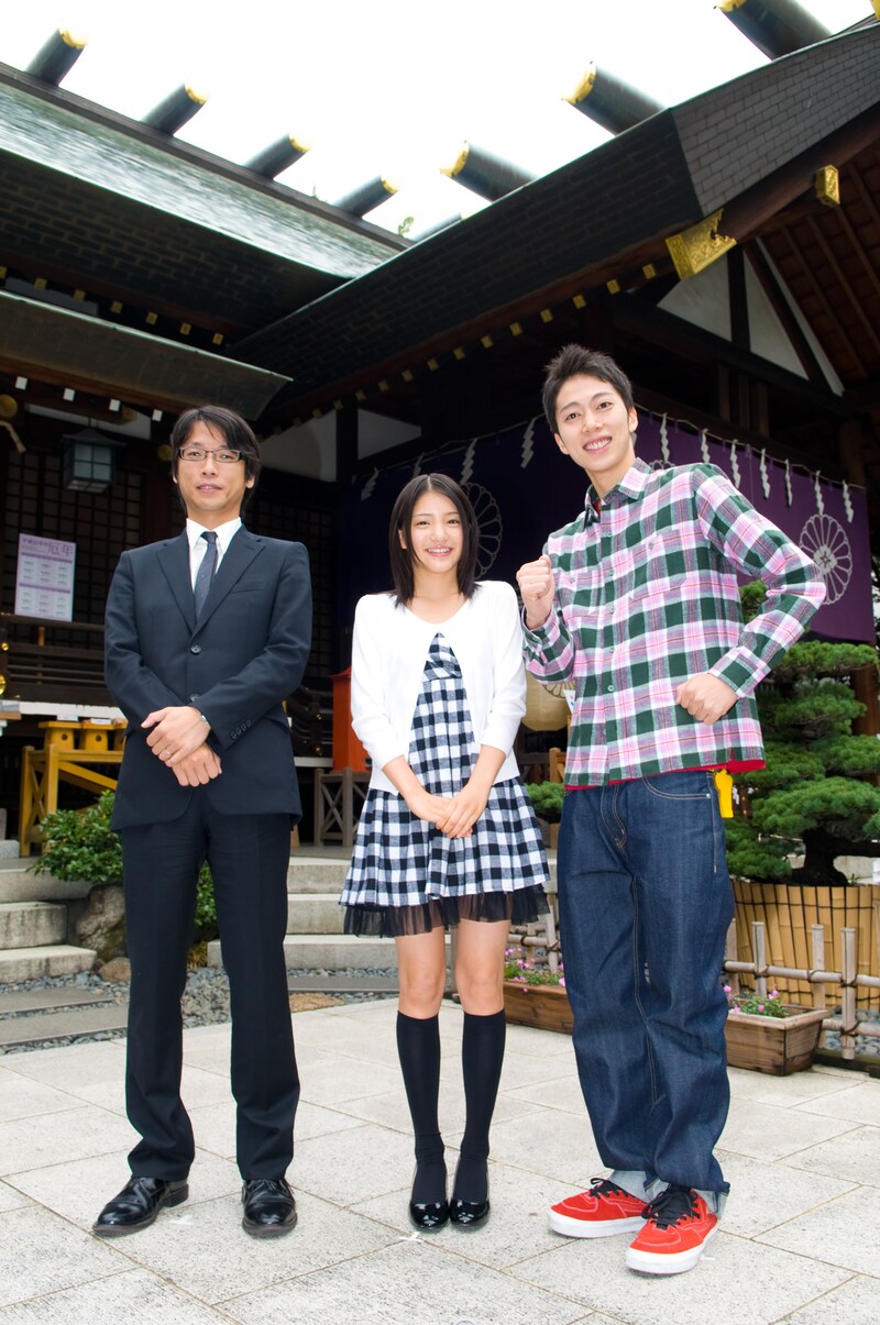 左から山本寛監督、川島海荷、はんにゃ金田。