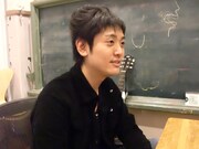 「名曲って絶対バラードに多いと思うんです」と語る亮ちゃん。彼の一押しバラードは小林明子「恋におちて」。
