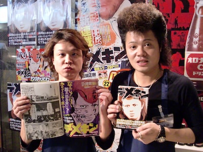 ブックファーストルミネ新宿2店の臨時店長として、自ら販売したバッドボーイズ。購入者の列はなかなか途切れなかった。