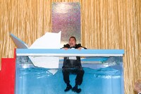 撮影時すでに氷が溶けてしまっていたものの、水槽の中はもともと氷水だった。