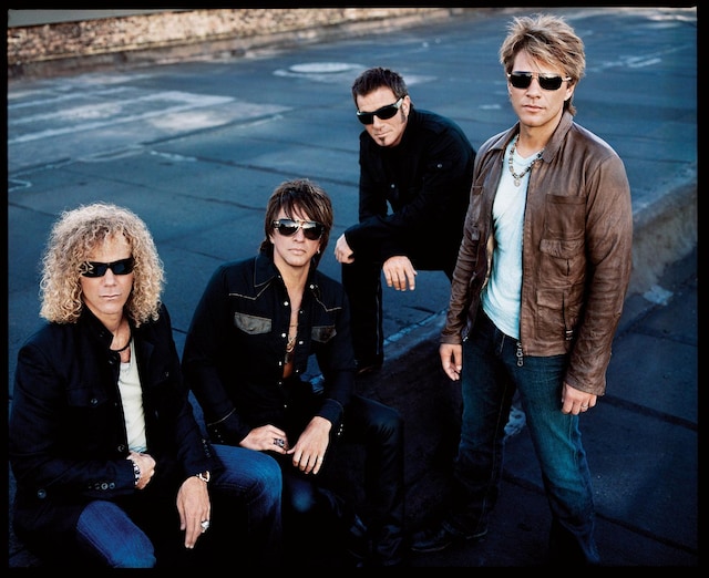 UVカットに余念がないBON JOVIの面々。