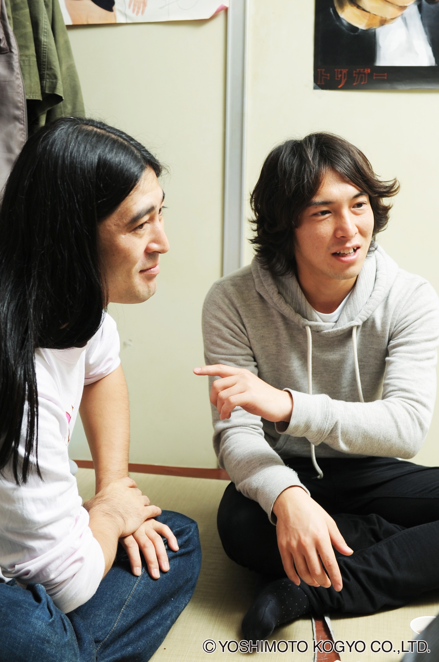 明日11月4日はハイキングウォーキング初のDVD「根斗百烈拳」の発売日。各地で握手会などのイベントも予定されているので、気になる人はよしもとアール・アンド・シーのオフィシャルサイトで確認を。(c)吉本興業