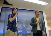 イベントの司会を務めたニッケルバック。