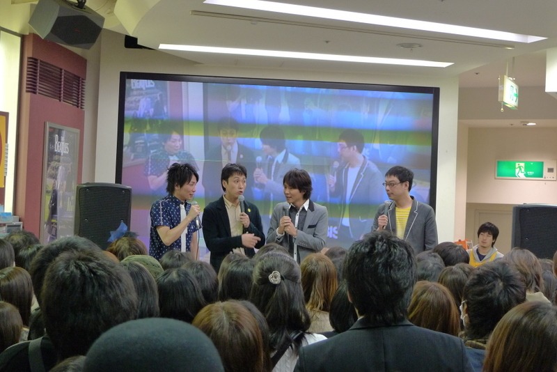 ファンの熱気も最高潮に。