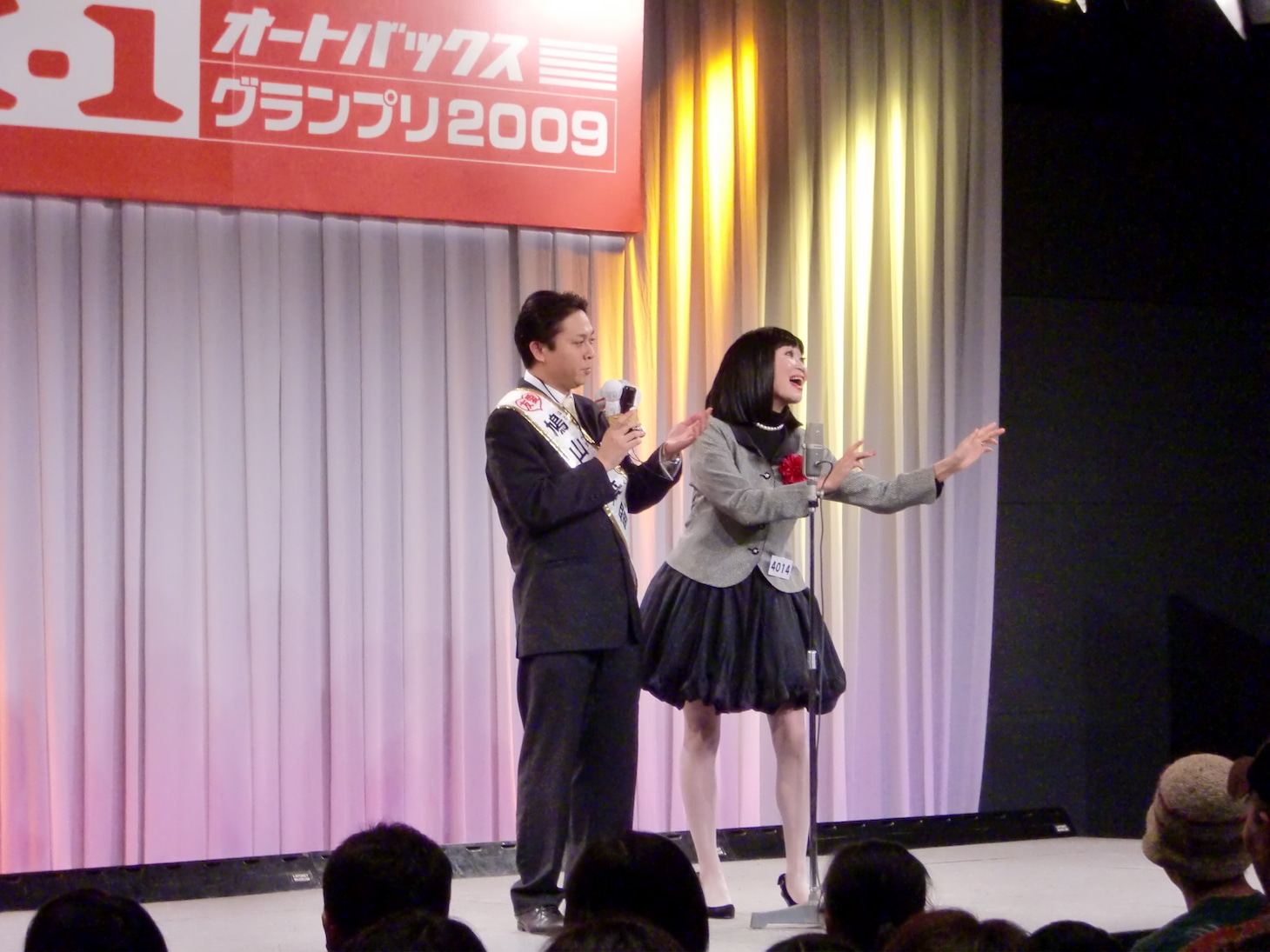 今日本で一番知名度のある鳩山夫妻。公務のためか急遽前半に登場。ほとんど言葉を発しない鳩山に対し、夫人が田中真紀子、中村玉緒、市原悦子などさまざまな声真似で意見した。2回戦敗退。