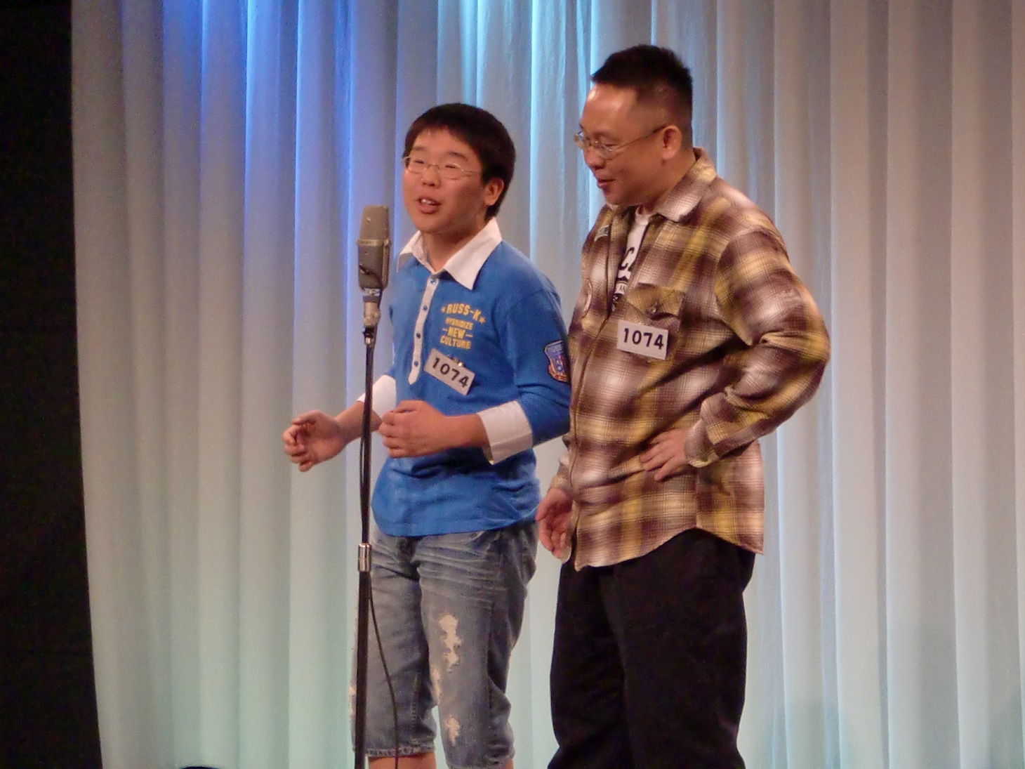 再エントリーで2回戦に勝ち上がってきたイケメン親子。中学3年生の肉球（写真左）がモテないことに端を発し、お互いの遺伝子をめぐってまさに骨肉の漫才を繰り広げた。3回戦出場ならず。