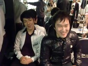 出番を終え笑みを浮かべるロシアンモンキー中須とこれから出番で不安なエリートヤンキー橘。どちらも無事3回戦に駒を進めた。