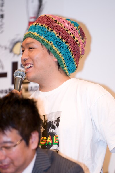 サバイバルステージを勝ち上がり、決勝進出を決めたCOWCOW山田與志。