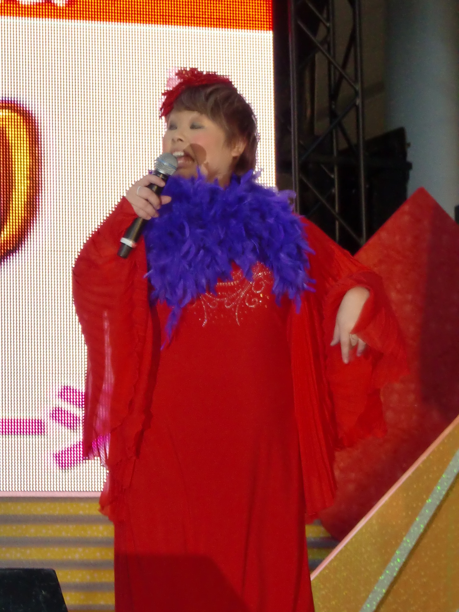 近藤真彦が美空ひばりに「おばさん歌うまいね」と言ったというエピソードを友近が渡辺に伝授。すると、鬼奴が「その真偽を直接マッチに確かめたことがある」と仰天告白。真実だったそう。