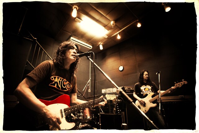 インタビュー最後のページでは、オリジナルコメント映像も公開している。