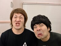 所狭しと動き回り大迫力のライブを見せるインポッシブル。映画を観るような1時間を楽しんでみては。