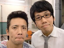 えんにちの2人。アイパー滝沢は12月13日に渋谷公園通りシアターDにてピンライブ「ハワイでリゾート」を開催。