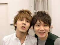 「お兄ちゃんのおしゃれ次第では、絶縁関係になりかねない」と語るサカイストまさよし。このライブでのでんぺーのおしゃれに注目しよう。